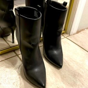 Worn once, these boots are beautiful and well taken care of!